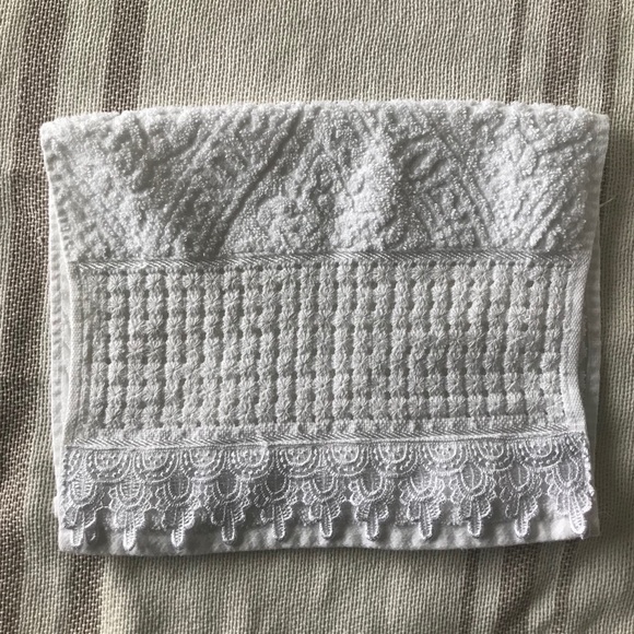 🆕 Handmade Embroidery Towel - Picture 3 of 6